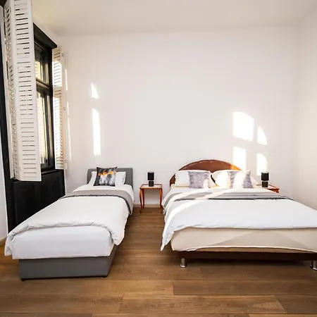Spacious Luxury 200 Sqm In Center Apartman