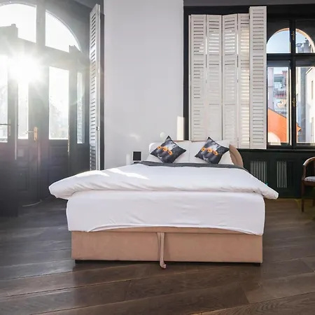 Spacious Luxury 200 Sqm In Center