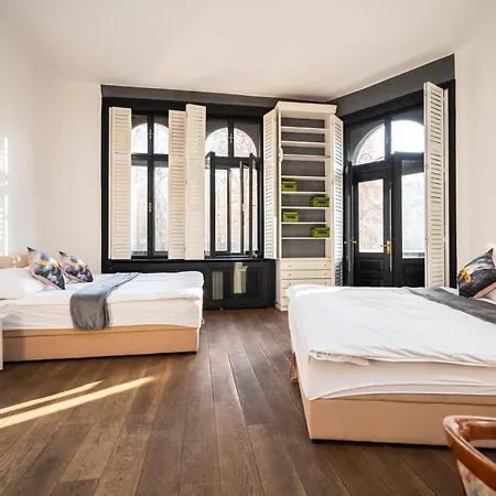 Spacious Luxury 200 Sqm In Center Szarajevó
