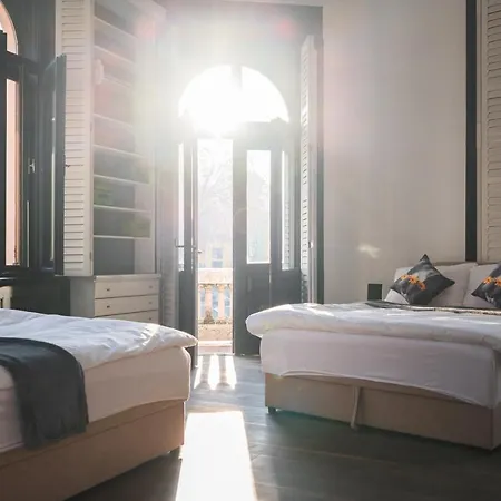 Apartment Spacious Luxury 200 Sqm In Center