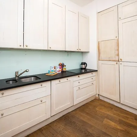 Spacious Luxury 200 Sqm In Center Apartment *