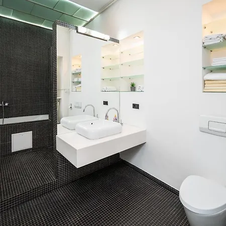 Spacious Luxury 200 Sqm In Center Apartment